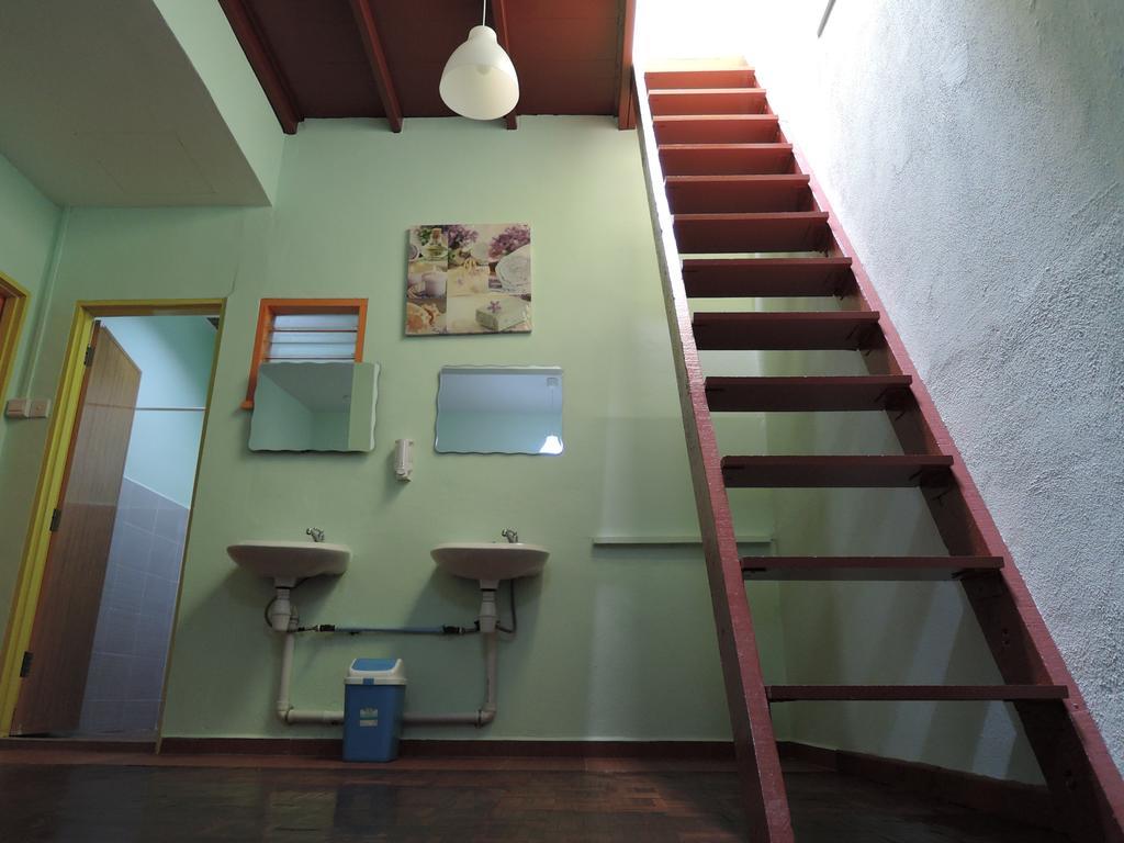 The Pillohouzzze Hotel Malacca Exterior photo